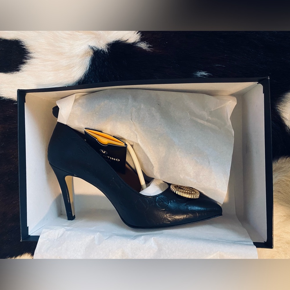 Brand NEW beautiful black Valentino heels. Size 8 purchased from Saks Fifth Ave - Picture 7 of 13